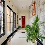 Oyo 90233 The Shine Residence