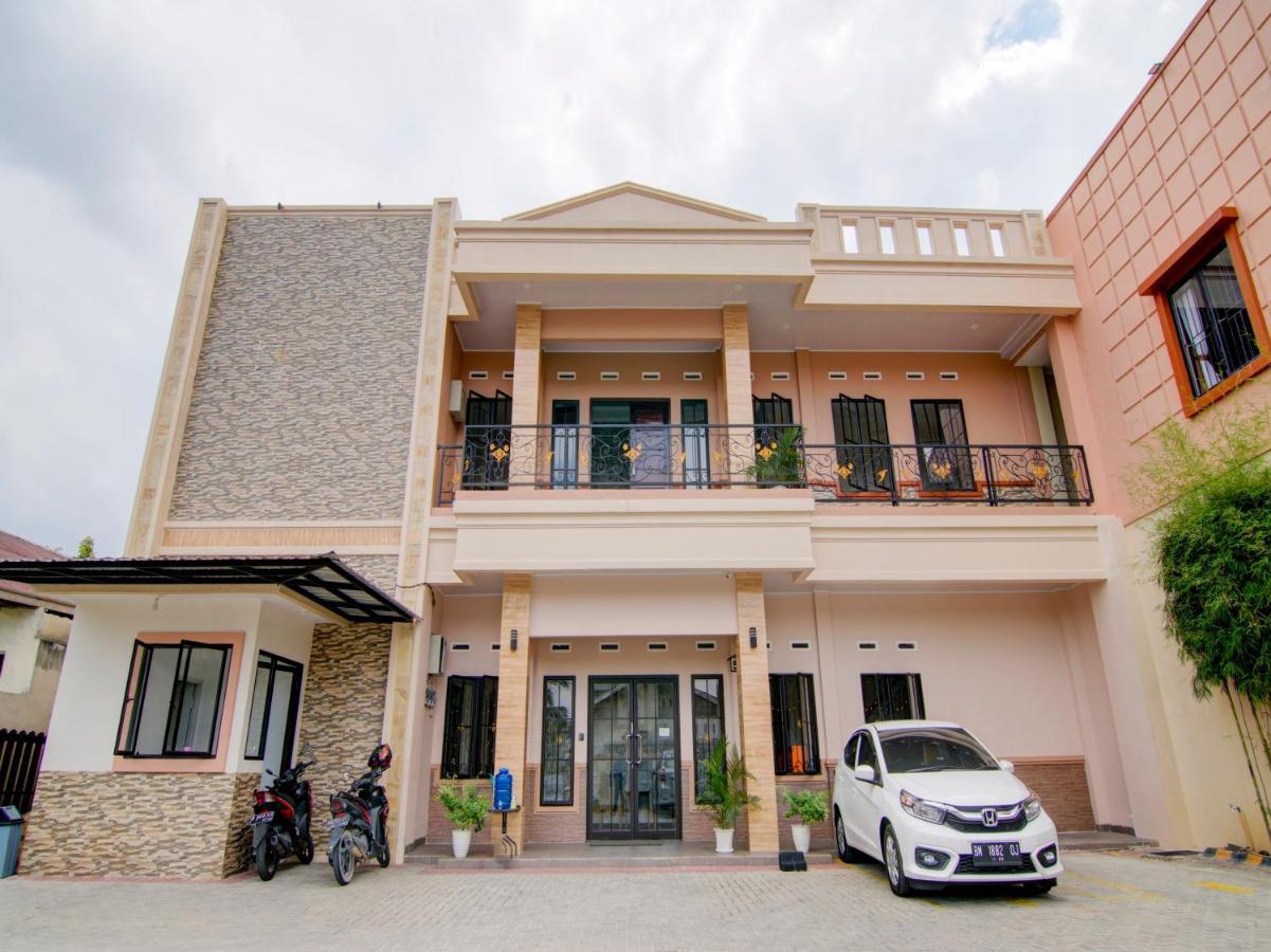 Hotel Oyo 90233 The Shine 2*