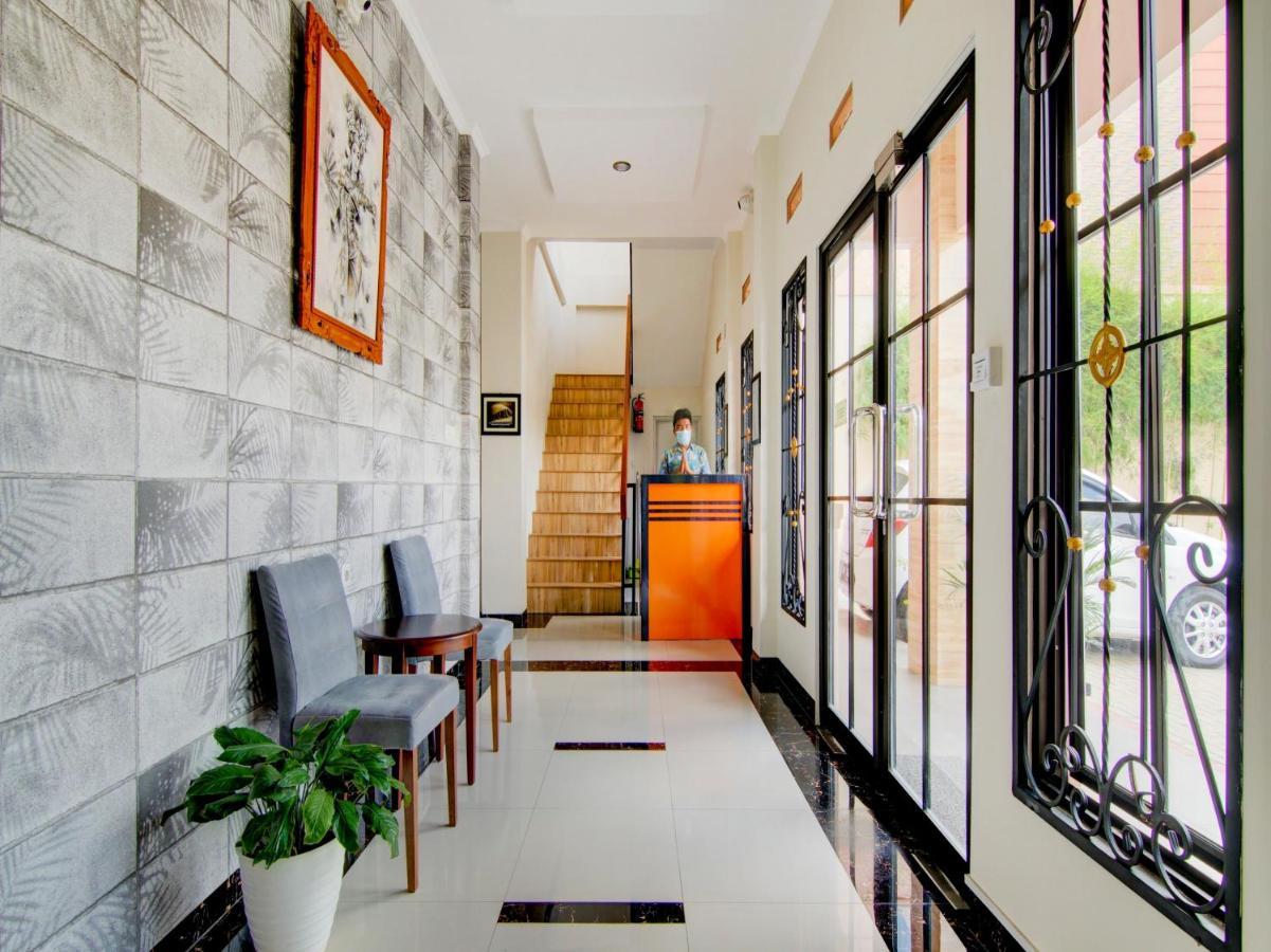 Oyo 90233 The Shine Hotel