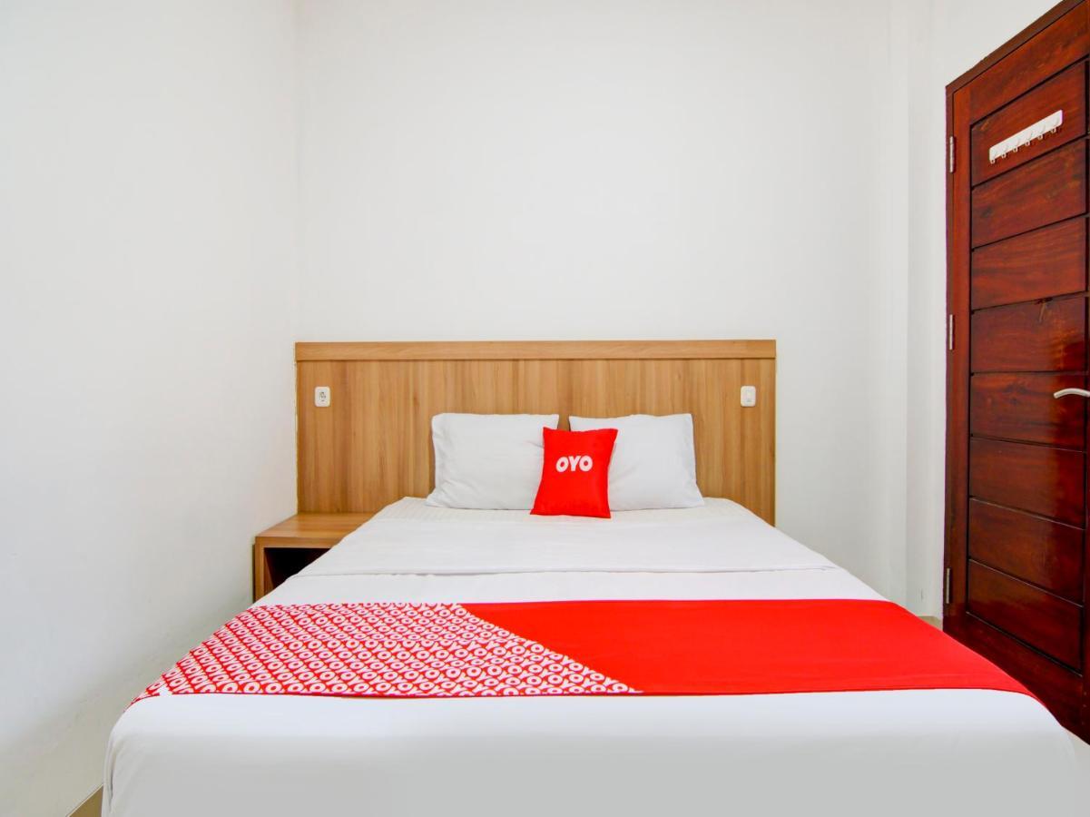 Oyo 90233 The Shine Hotel Pekanbaru