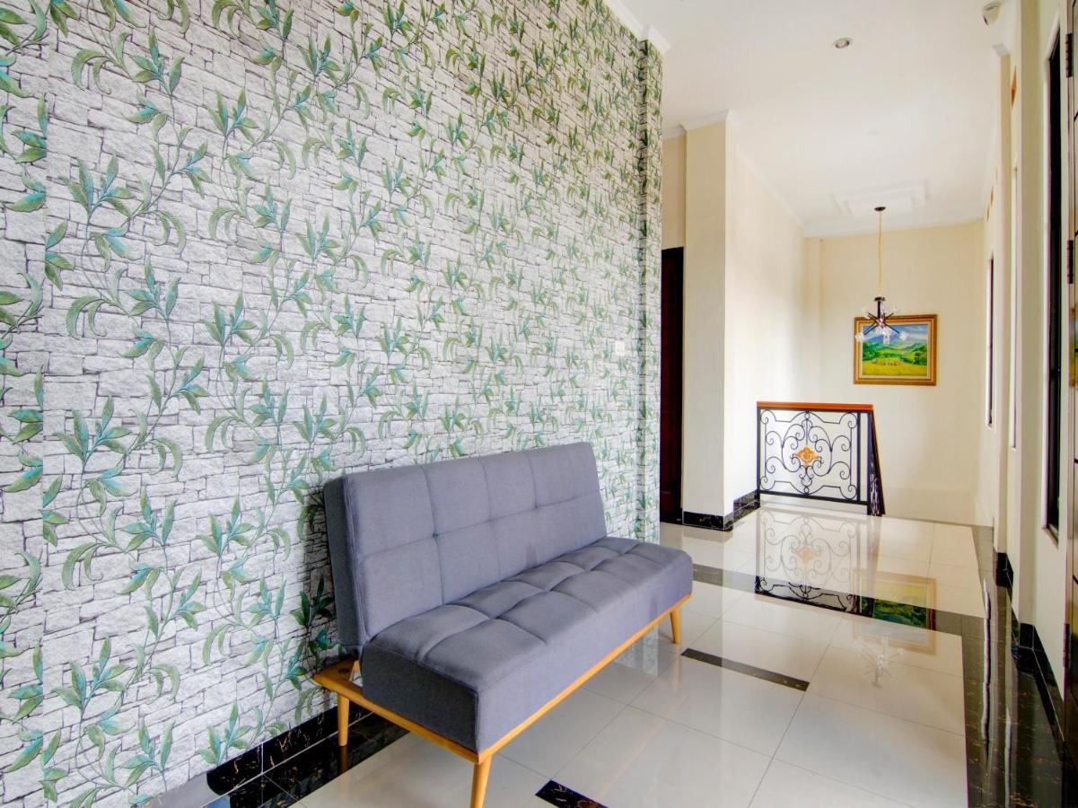 Oyo 90233 The Shine 2* Pekanbaru