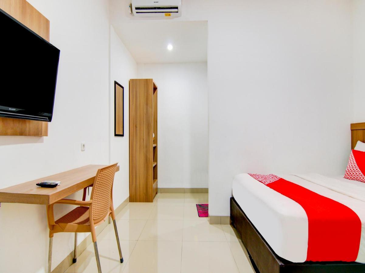 Hotel Oyo 90233 The Shine 2*