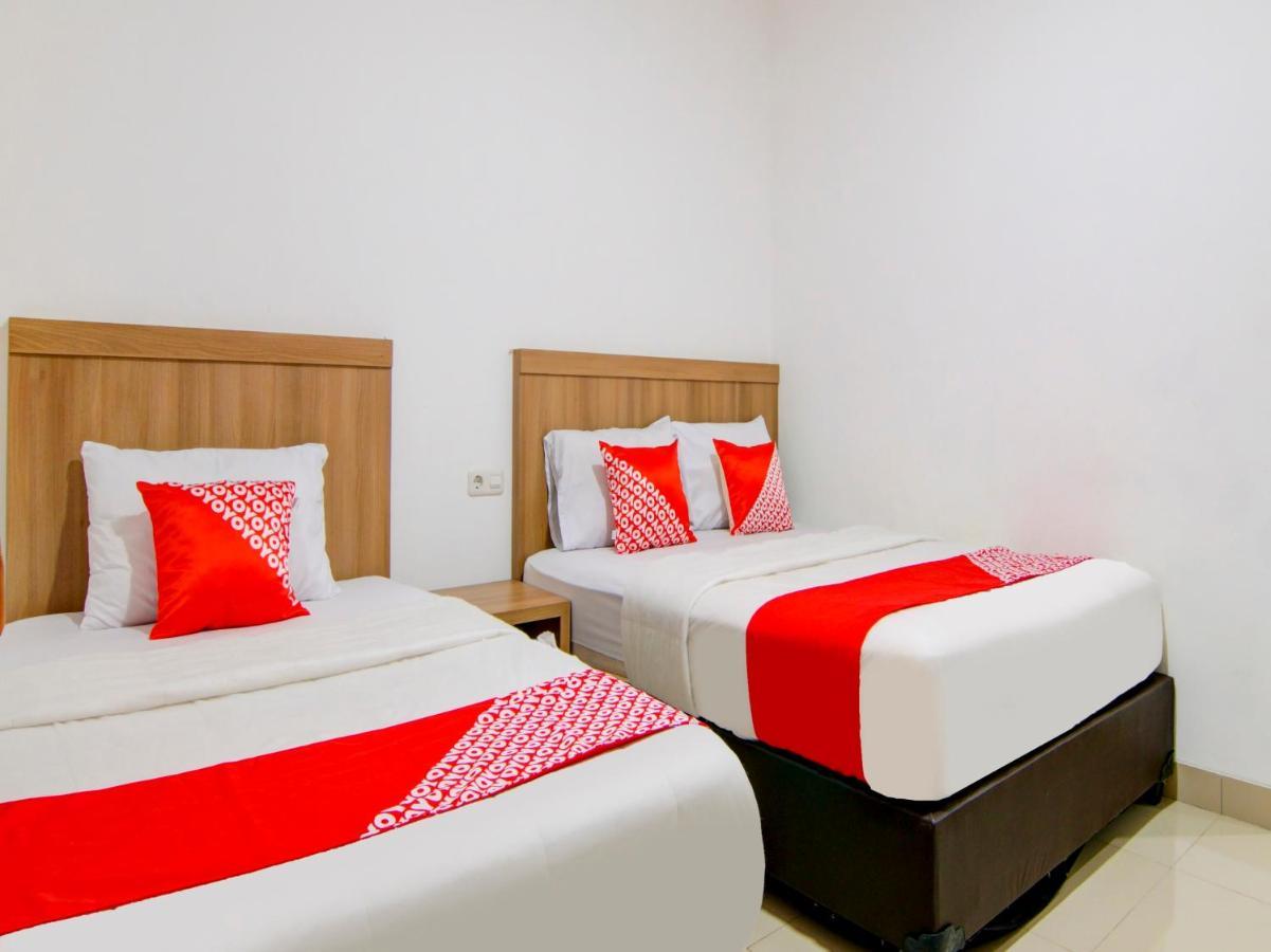 Oyo 90233 The Shine Hotel Pekanbaru
