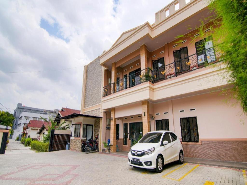 Oyo 90233 The Shine Hotel 2*