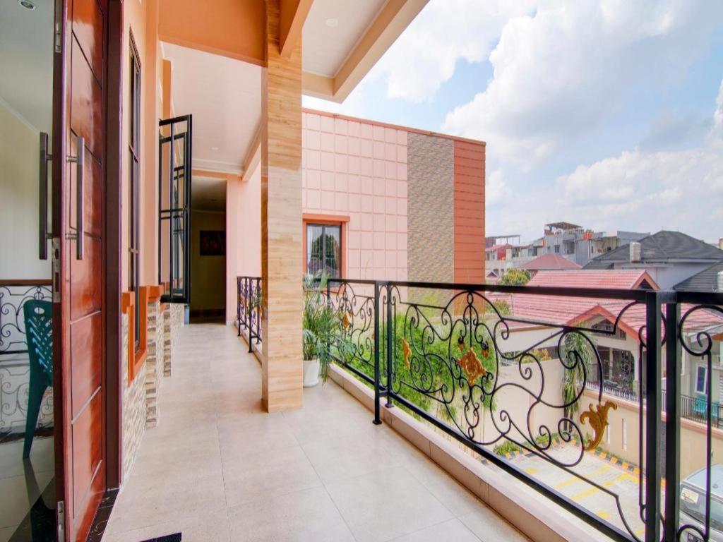Oyo 90233 The Shine Hotel 2*